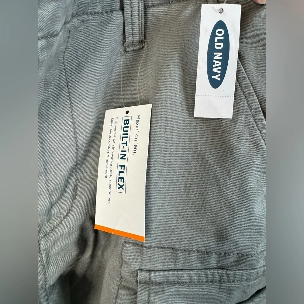 Old Navy NWT Men's Lived-In Straight Cargo Shorts in Gray Built-In Flex Size 28